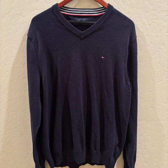 Tommy Hilfiger Men's Essential Long Sleeve Cotton V-Neck Pullover Sweater - Picture 1 of 2